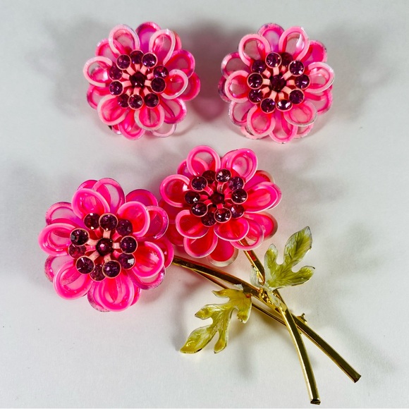 Authentic 1960s vintage cellophane, Posey clip earrings and brooch - Picture 8 of 8